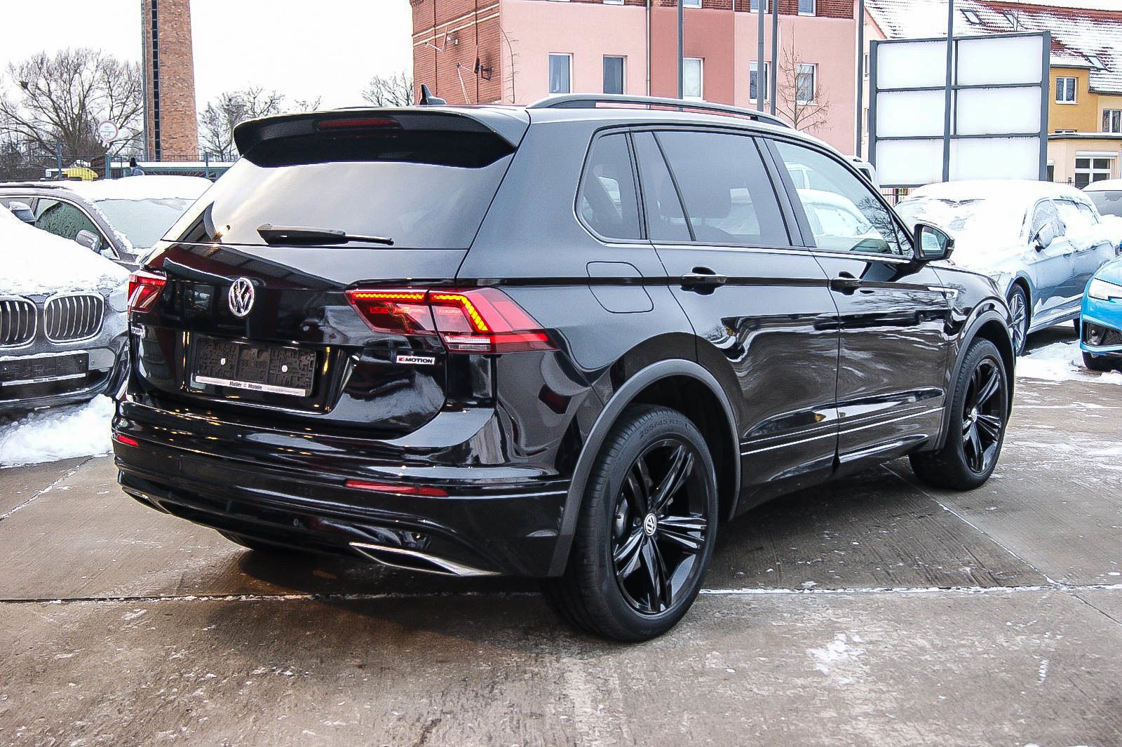 Fahrzeugabbildung Volkswagen Tiguan 2.0TDI 4Motion DSG R-LINE Black Style 19'