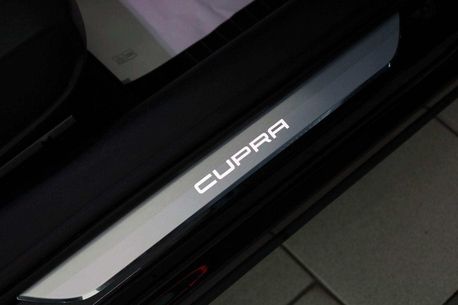 Fahrzeugabbildung CUPRA Formentor e-Hybrid T.Leder,Navi,LED,ACC,AppleCar