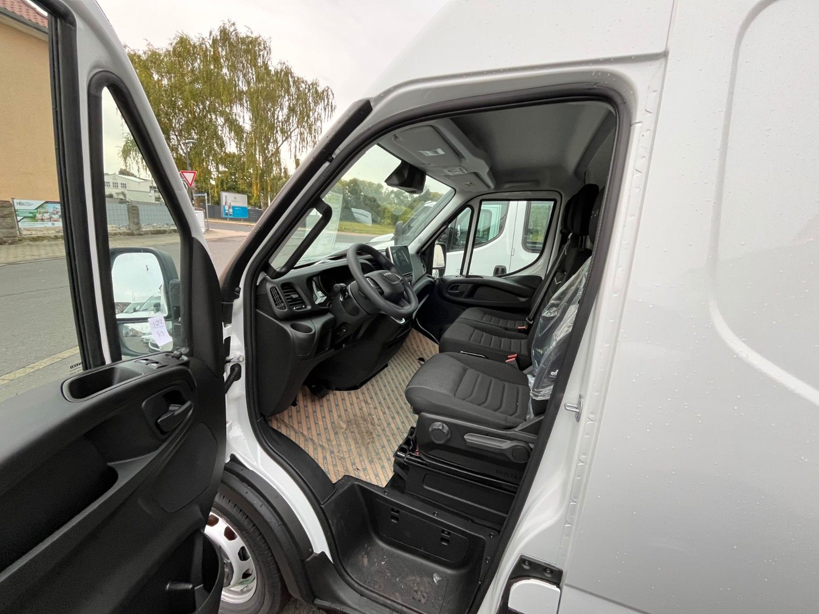 Fahrzeugabbildung Iveco Daily 35 S 21HA8 V  Motor: 2.998 ccm 206,72 PS