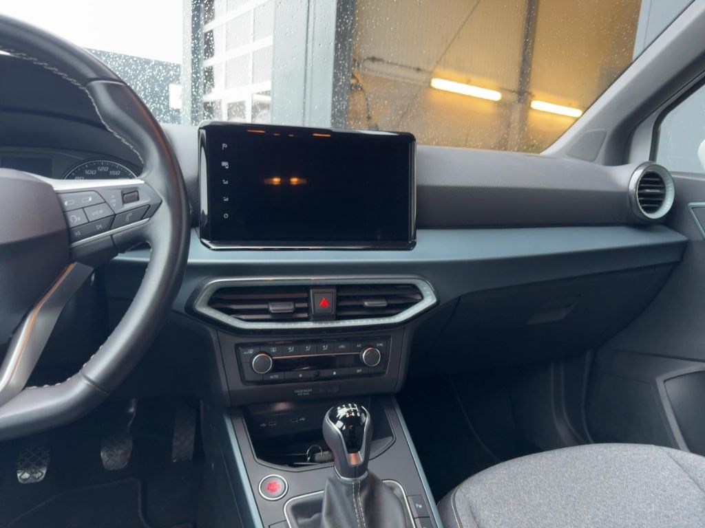 Fahrzeugabbildung SEAT Arona Xperience  ALLWETTER  Navigation