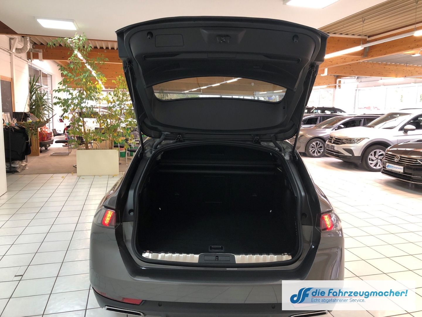Fahrzeugabbildung Peugeot 508 SW Allure Pack 1.5 BlueHDi Navi ACC Apple Ca
