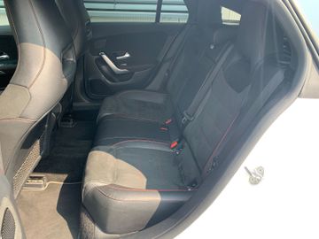Bild 15 Mercedes-Benz CLA 200 Shooting Brake AMG Automatik MBUX