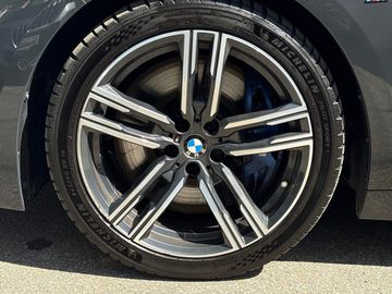 BMW M850i xDrive DAB Aktivlenkung WLAN Komfortzg.
