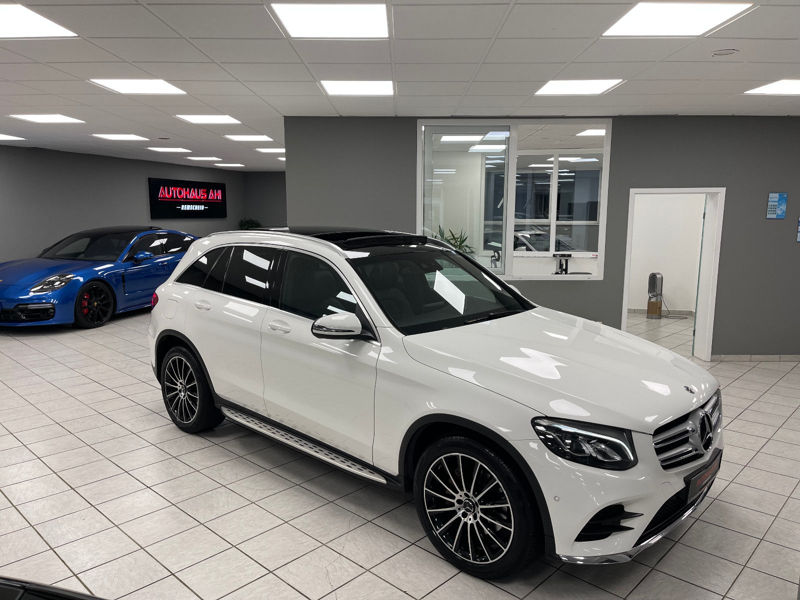 MERCEDES-BENZ GLC 250 AMG | 1.Hand | LED | Pano | Kamera | 20'