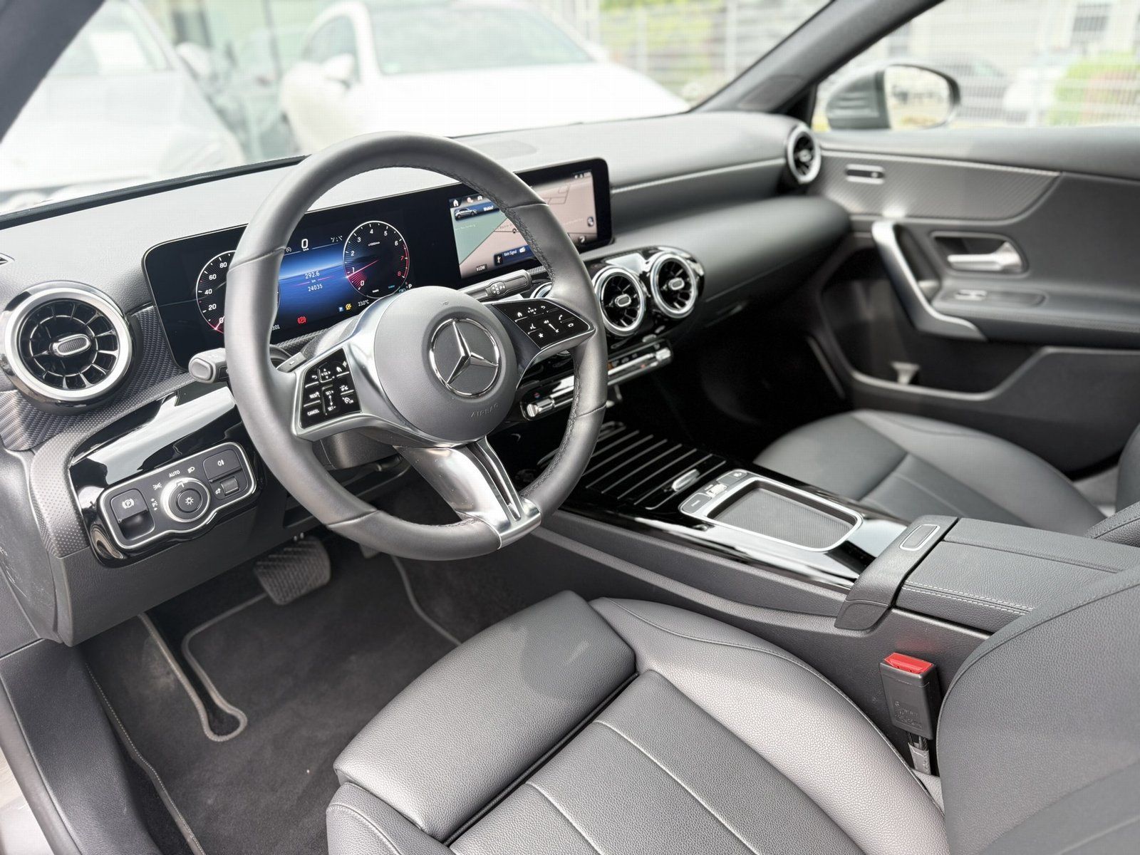 Fahrzeugabbildung Mercedes-Benz A 180 Progressive*LED*KAMERA*SPURHALTE*