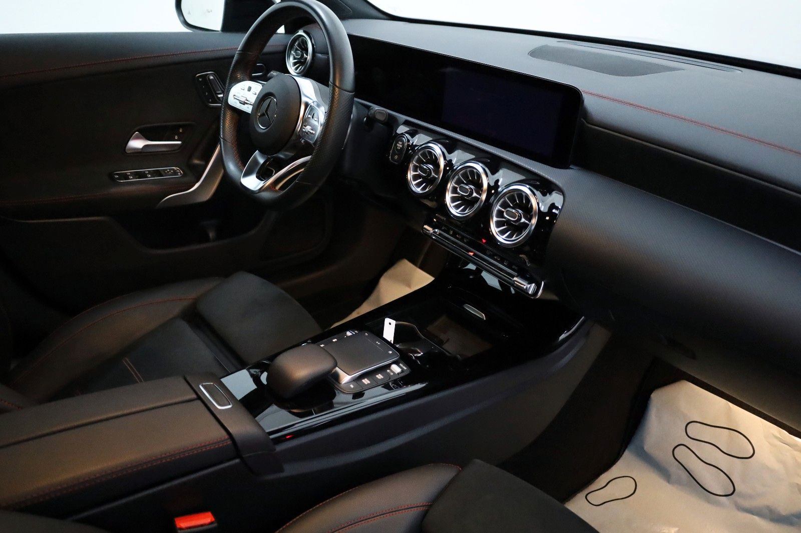 Fahrzeugabbildung Mercedes-Benz CLA 200d SB AMG Line T.Leder,Navi,LED,Night/Park