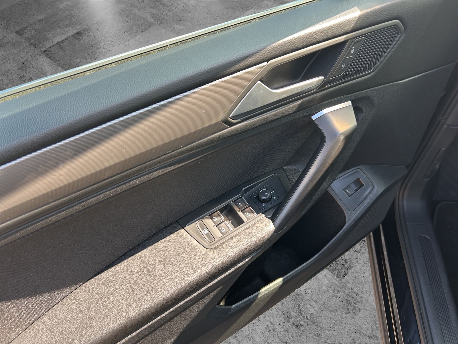 Fahrzeugabbildung Volkswagen Tiguan Allspace Life TDI IQ.Light ACC AHK SH LRH