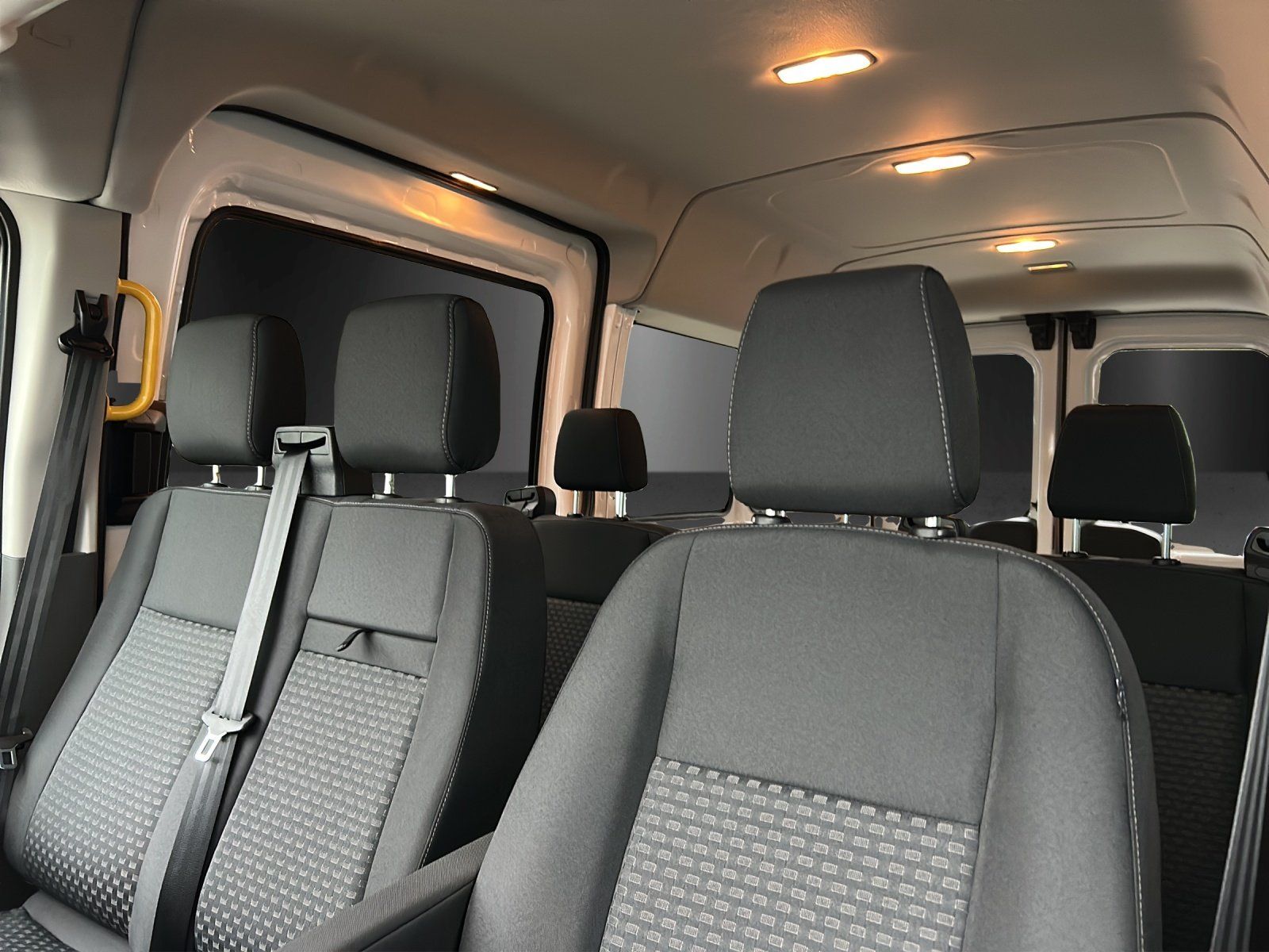 Fahrzeugabbildung Ford Transit Kombi 350L3 Trend 6 Sitze GJR Techno Pak