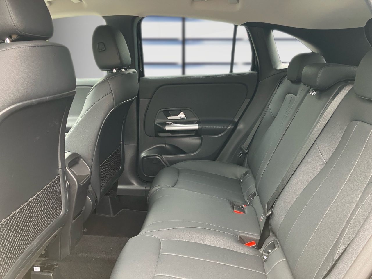 Fahrzeugabbildung Mercedes-Benz GLA 220 4M ALLRAD+AHK+DISTR+TOTW+LHZ+VERKZ.ASS++