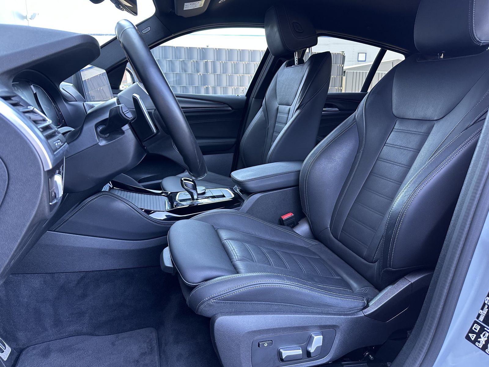 Fahrzeugabbildung BMW X4 xDrive30d M-Sport NAV+LASER+HEAD-UP+20ZO+360°