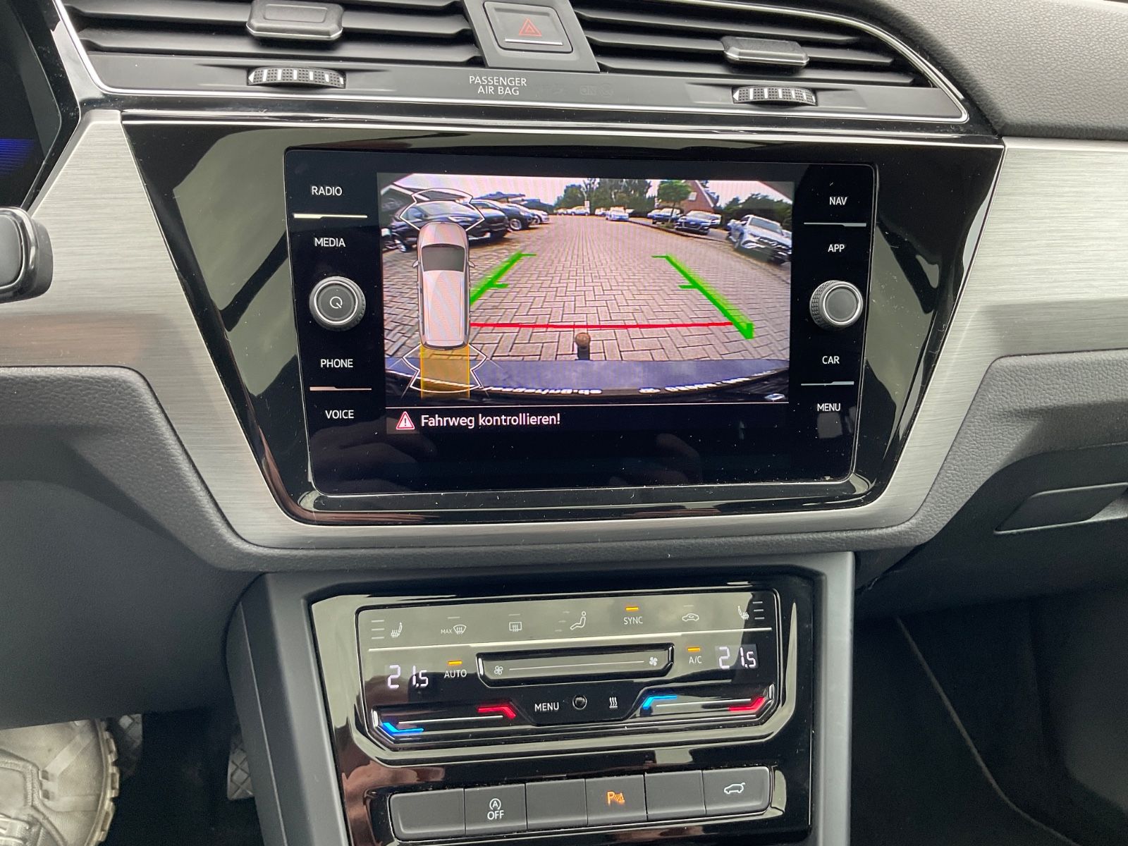 Fahrzeugabbildung Volkswagen Touran 1.5 TSI DSG,7 Sitze,AHK,Standheizung,Pano