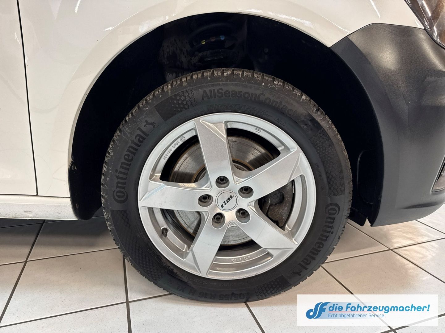 Fahrzeugabbildung Volkswagen Caddy Trendline BMT Navi SHZ Notbremsass. Temp P