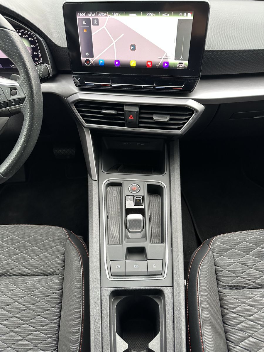 Fahrzeugabbildung SEAT Leon Sportstourer 2.0 TDI FR NAV+LED+VCOCK+KAMER