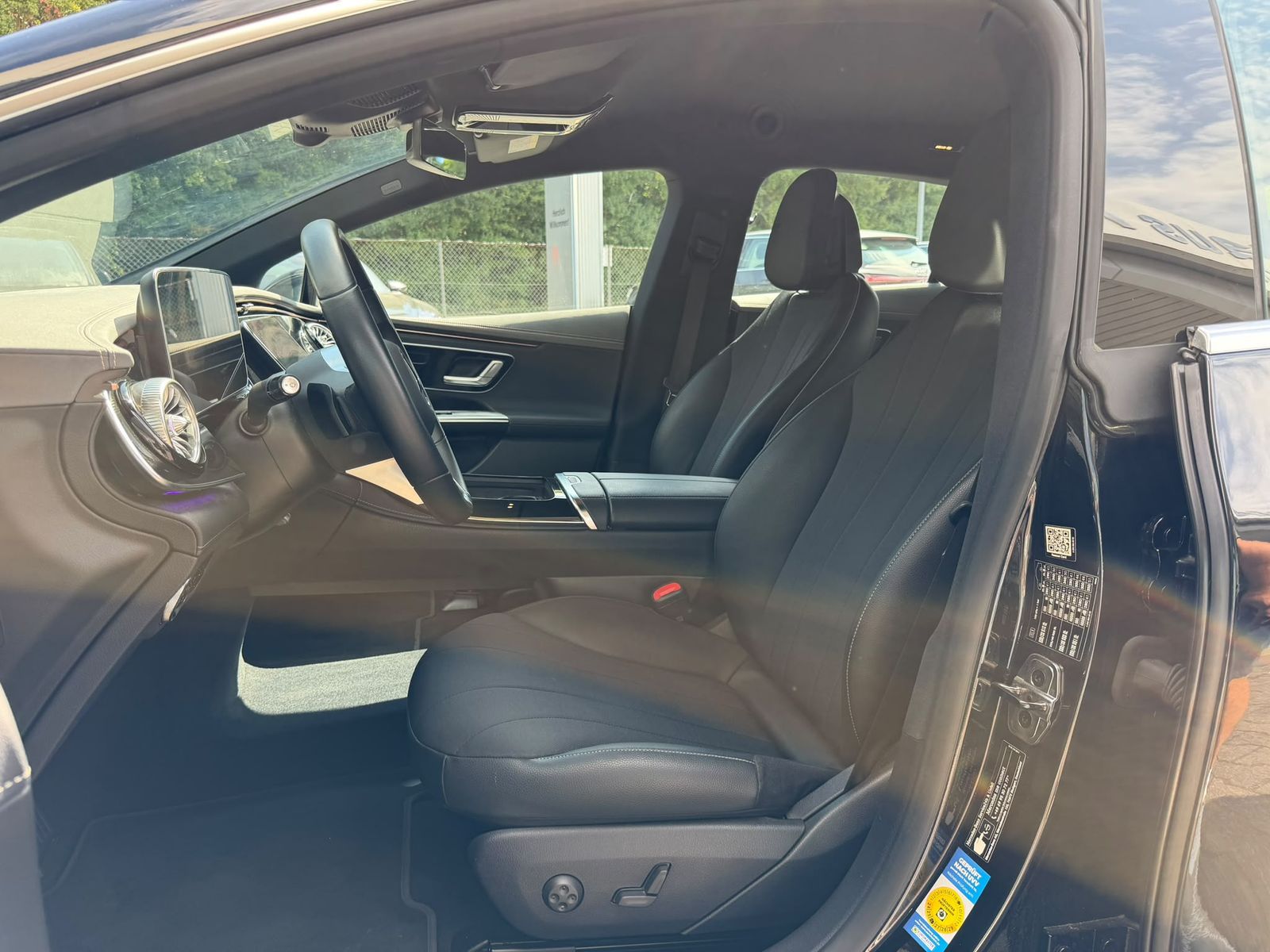 Fahrzeugabbildung Mercedes-Benz EQE 300 Advan WIDES+LEDER+LED+STNDHZ+NAVI+KAM+