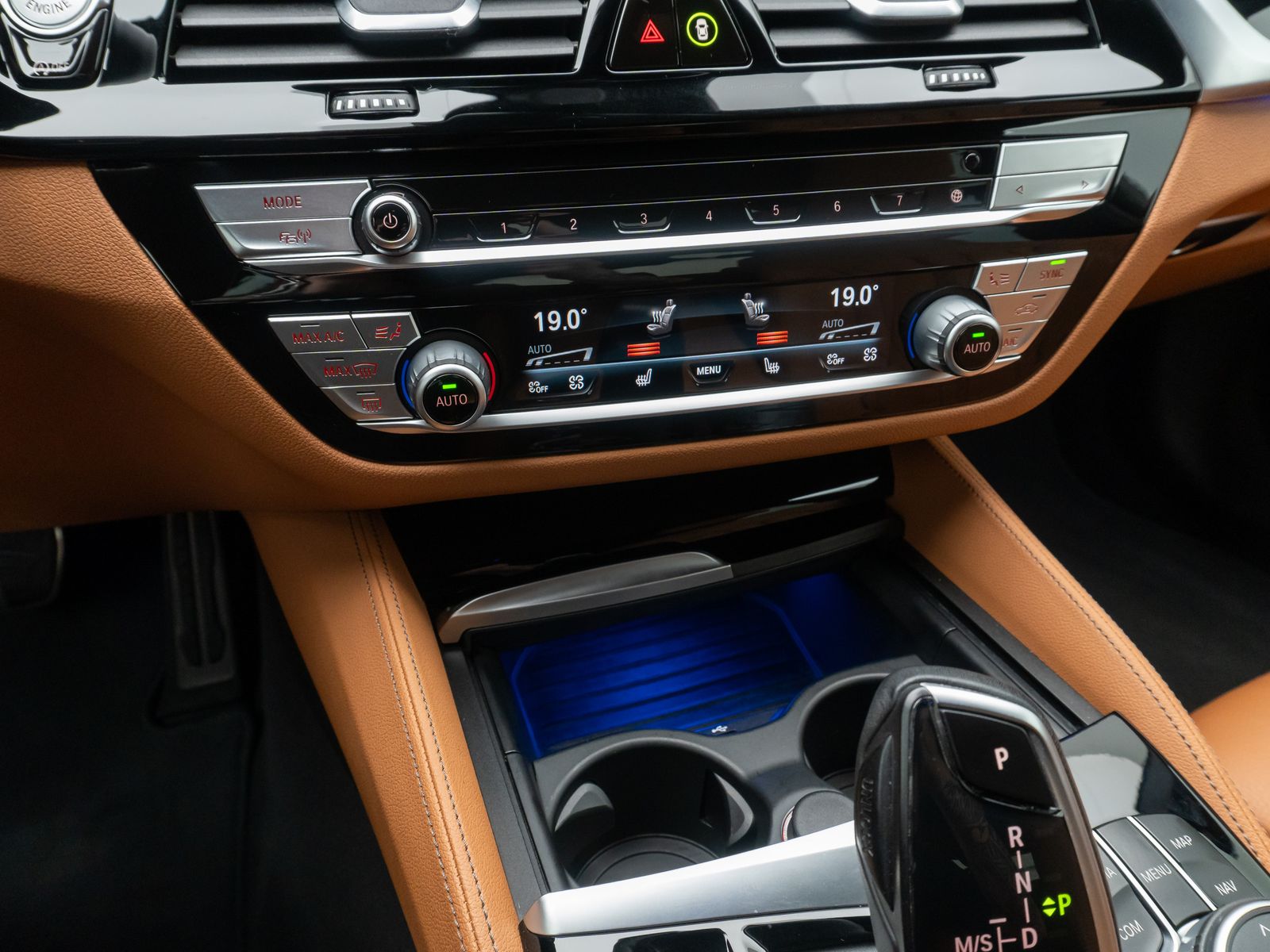 Fahrzeugabbildung BMW M550i xD B&W Laser 360°HUD DAB Komfort 20Zoll