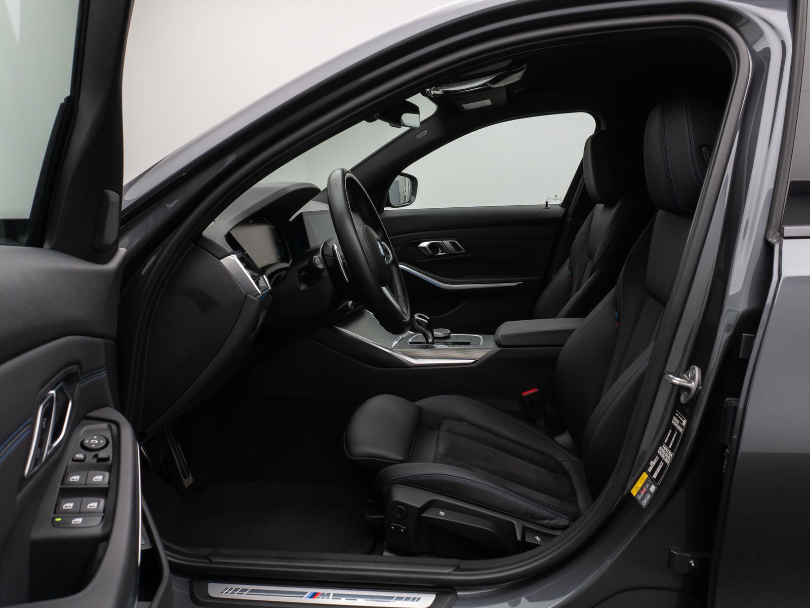 Fahrzeugabbildung BMW 330e  M Sport Kamera DAB HiFi DrivAssist 19Zoll