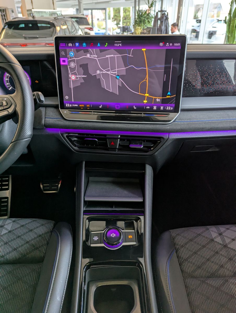 VW Tayron 2.0TDI 4M R-Line Launch Pano Black AHK 20 - Image 24