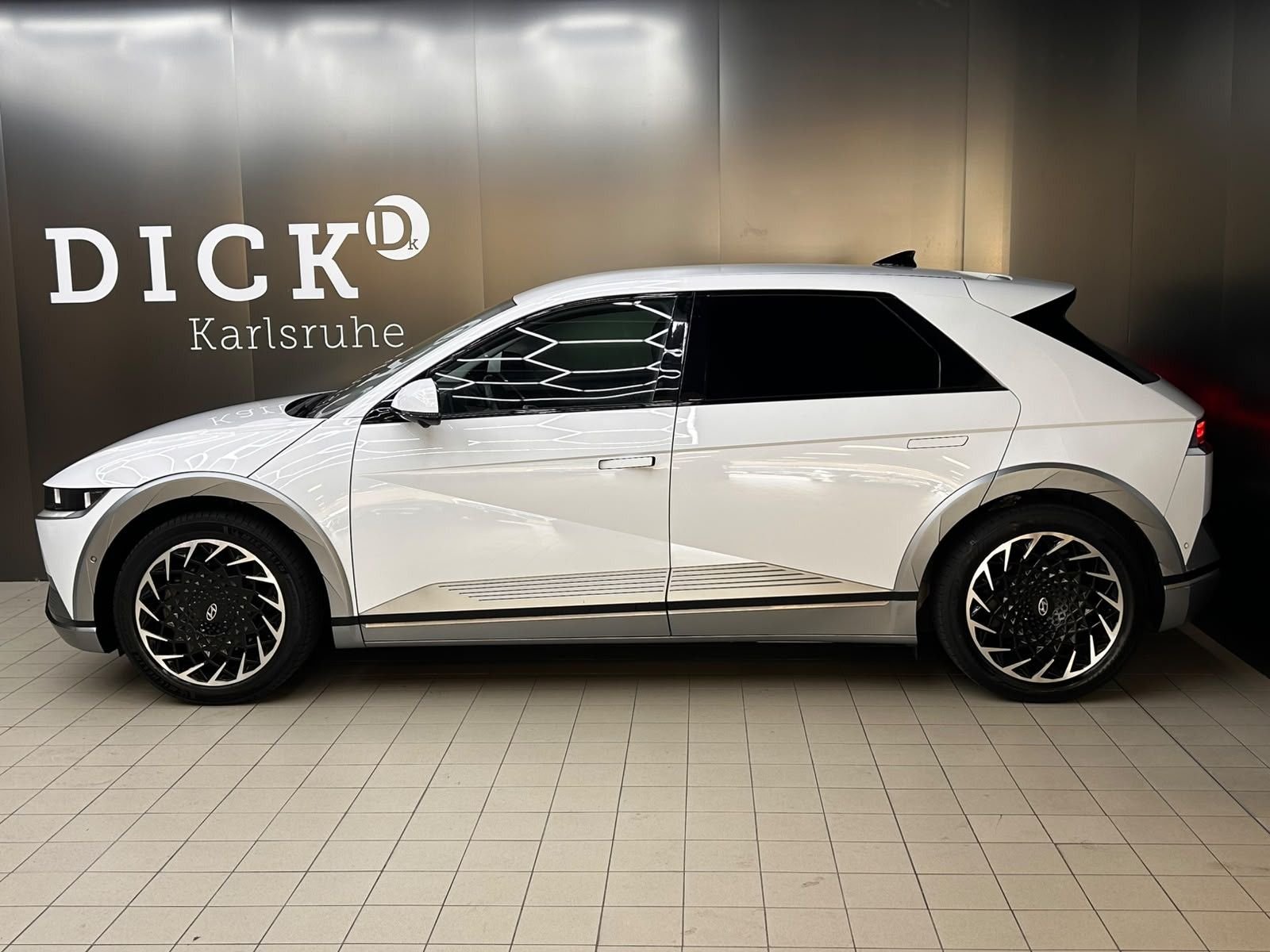 Fahrzeugabbildung Hyundai Ioniq 5 Uniq RELAX+LED+NAVI+BOSE+360+ACC+AHK+WP+