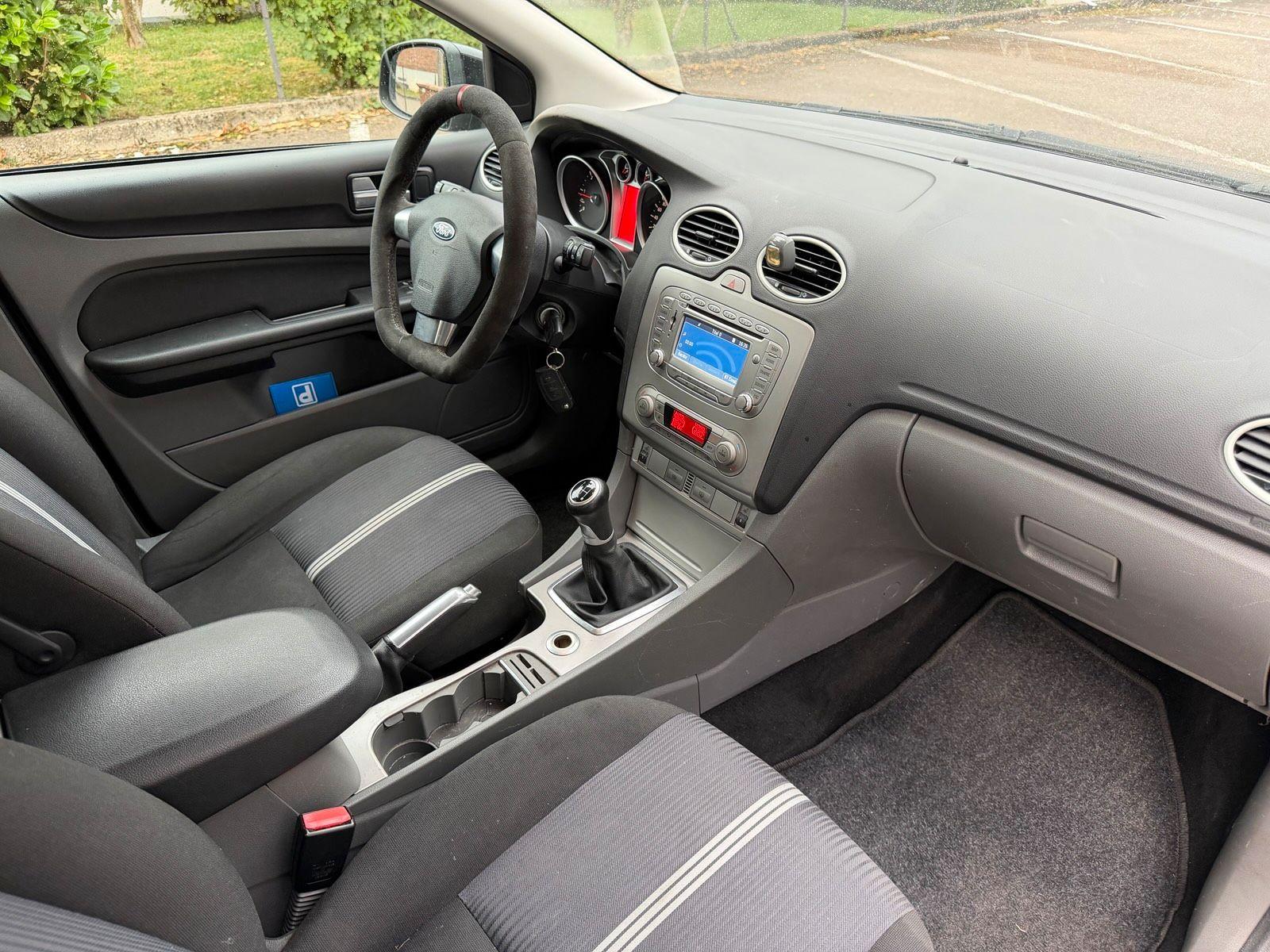 Ford Focus 2011 — photo 7