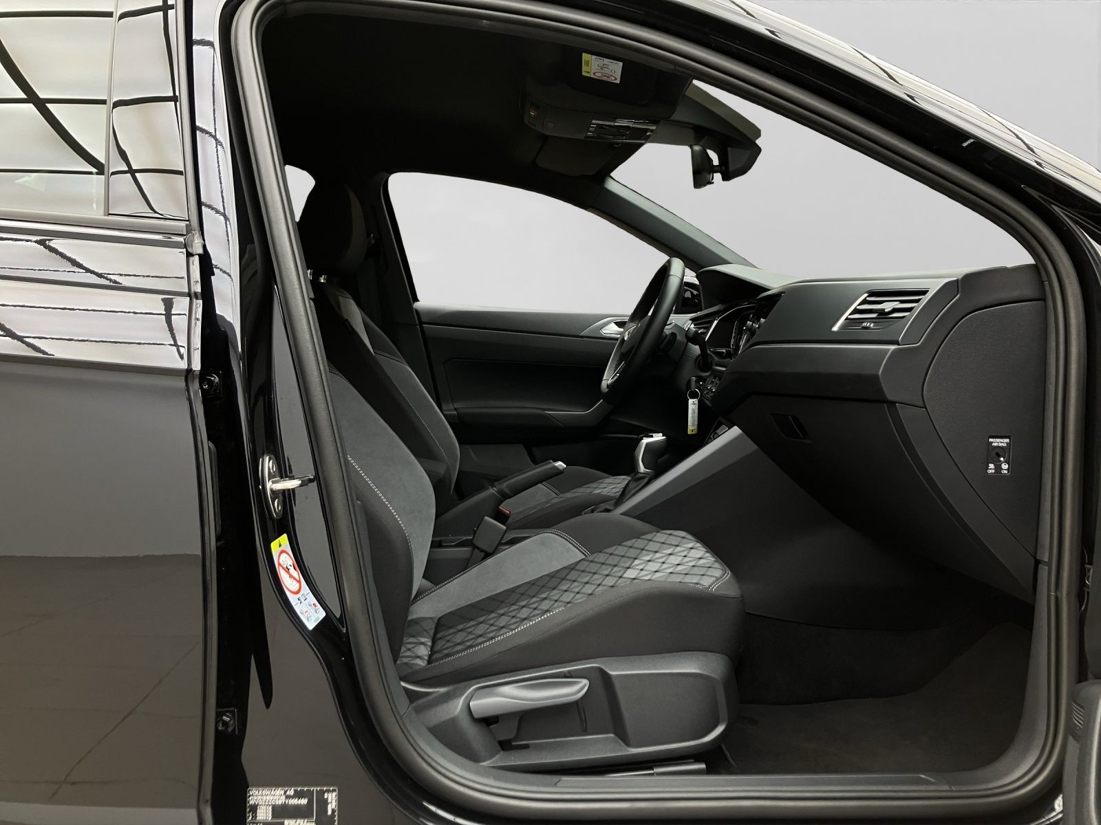 Volkswagen Taigo 1.5 TSI DSG R-LINE MATRIX NAVI KAMERA AHK foto 4