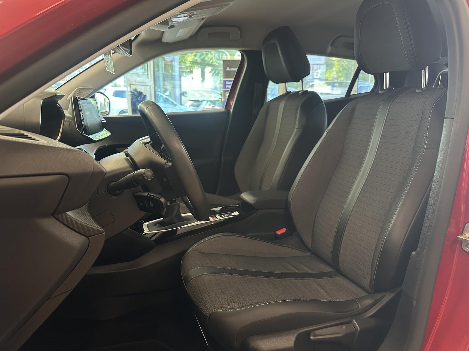 Peugeot 2008 Allure*LED*Tempo*1.Hand*Leder*CarPlay*PDC