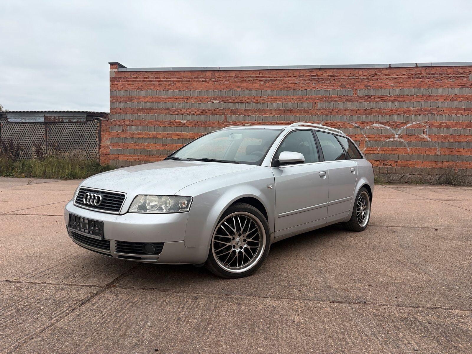 Audi A4 2004 — вигляд ззаду