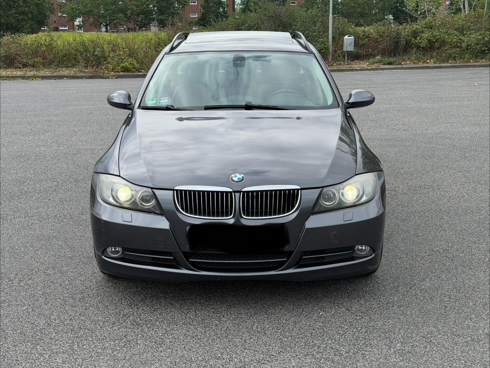BMW 330 2006 — rear view