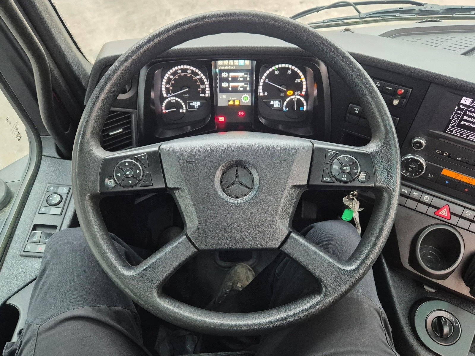Fahrzeugabbildung Mercedes-Benz TUROX 8x8 Eschlböck Biber 92 Holzhacker / 1.512h