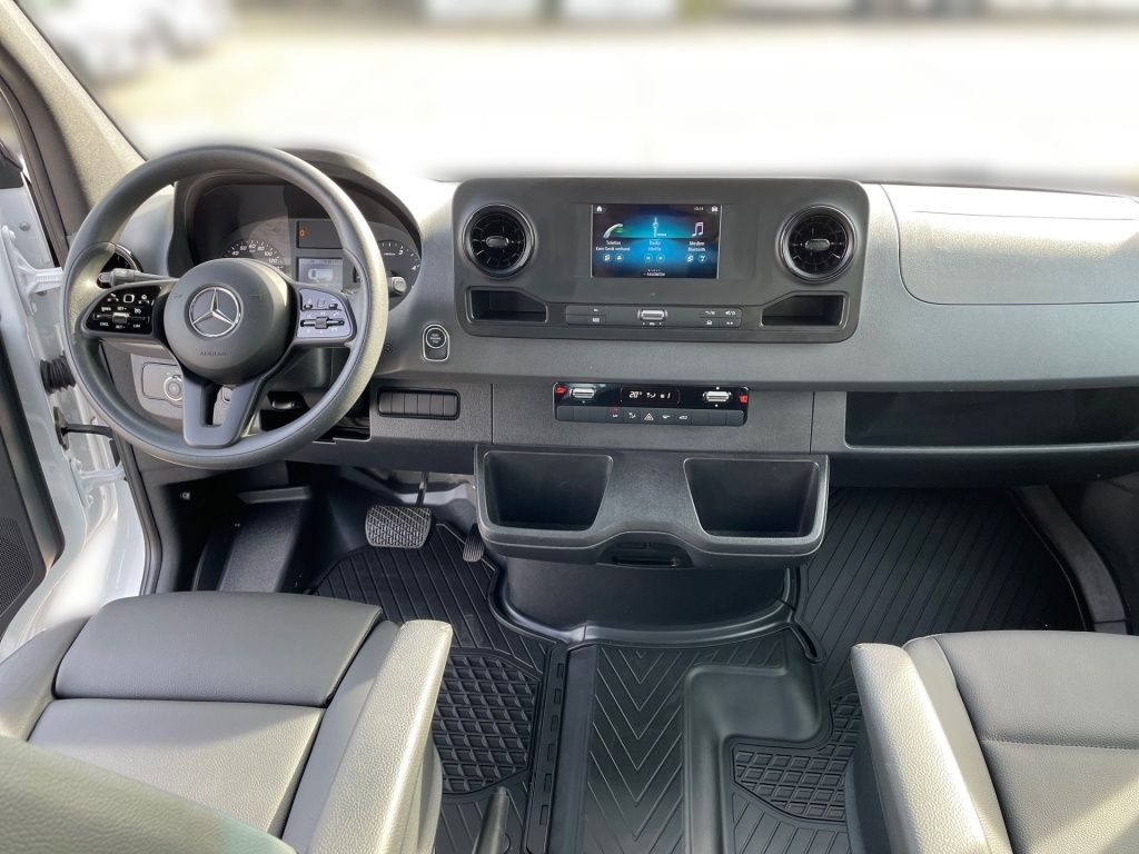 Fahrzeugabbildung Mercedes-Benz Sprinter 319 Doka Pritsche 3665 4x4 AHK, LED