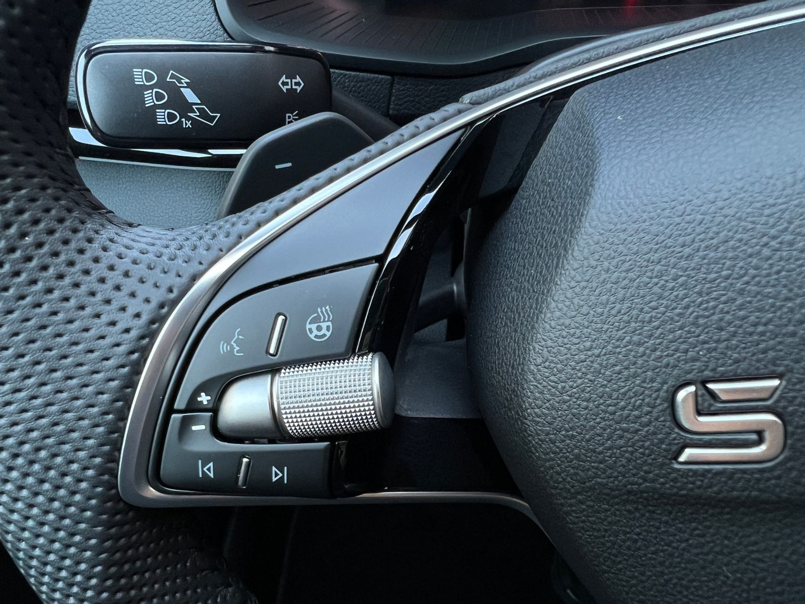 Fahrzeugabbildung SKODA Karoq Sportline 2.0 TSI 4x4 DSG *CANTON, AHK, 19
