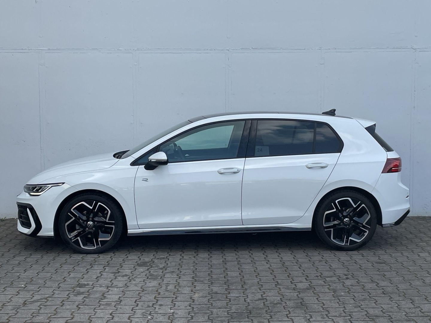 Golf VIII 1.5 eTSI DSG R-Line Pano/Standhzg/Kame