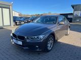 BMW 320 d Lim Sitzheizung Bi-Xenon AHK Navi - BMW 320: Braun, Leder