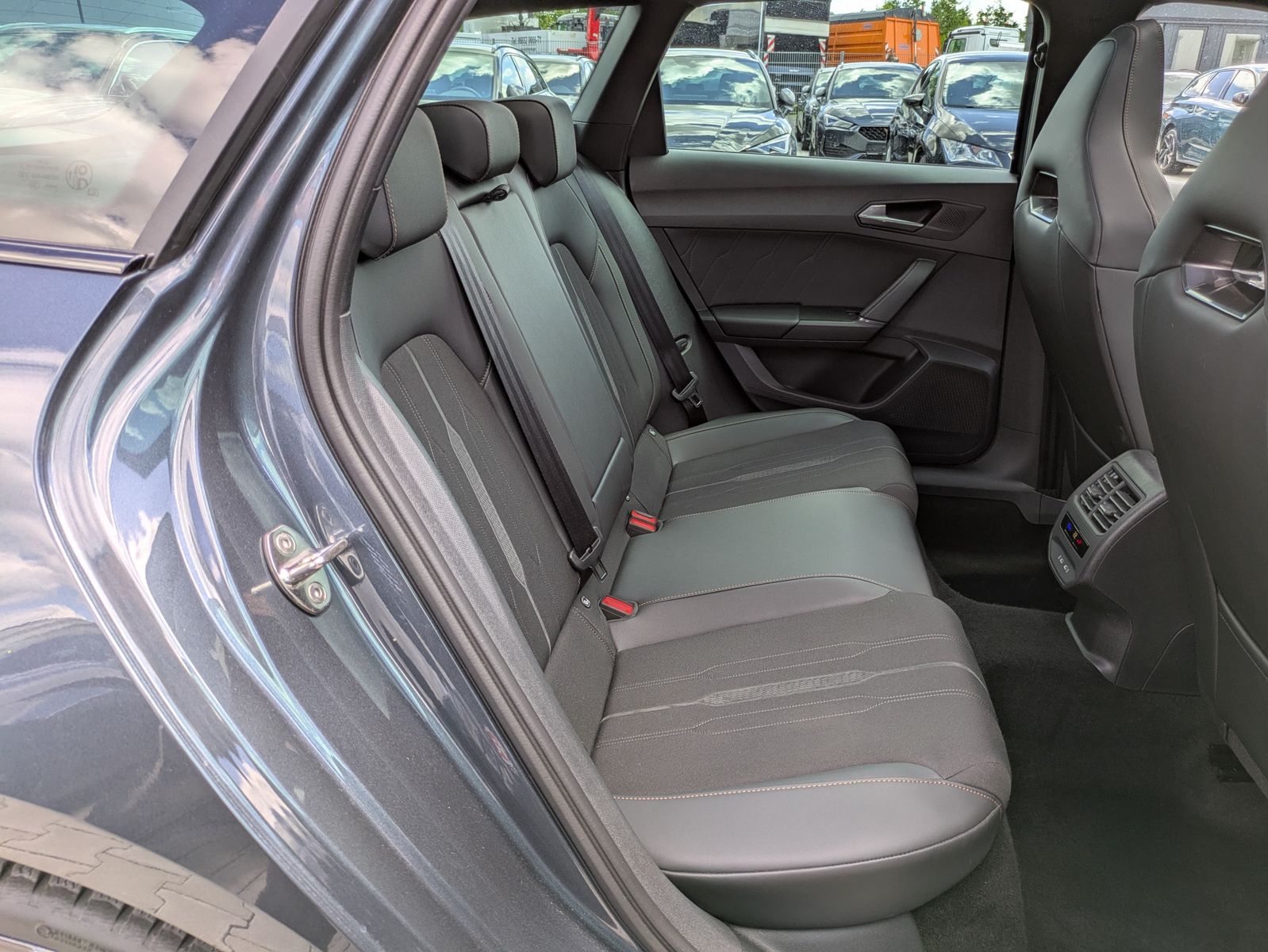 Fahrzeugabbildung CUPRA Leon VZ 2.0TSI 4Drive ACC*PANO*MATRIX*DCC*LM19"