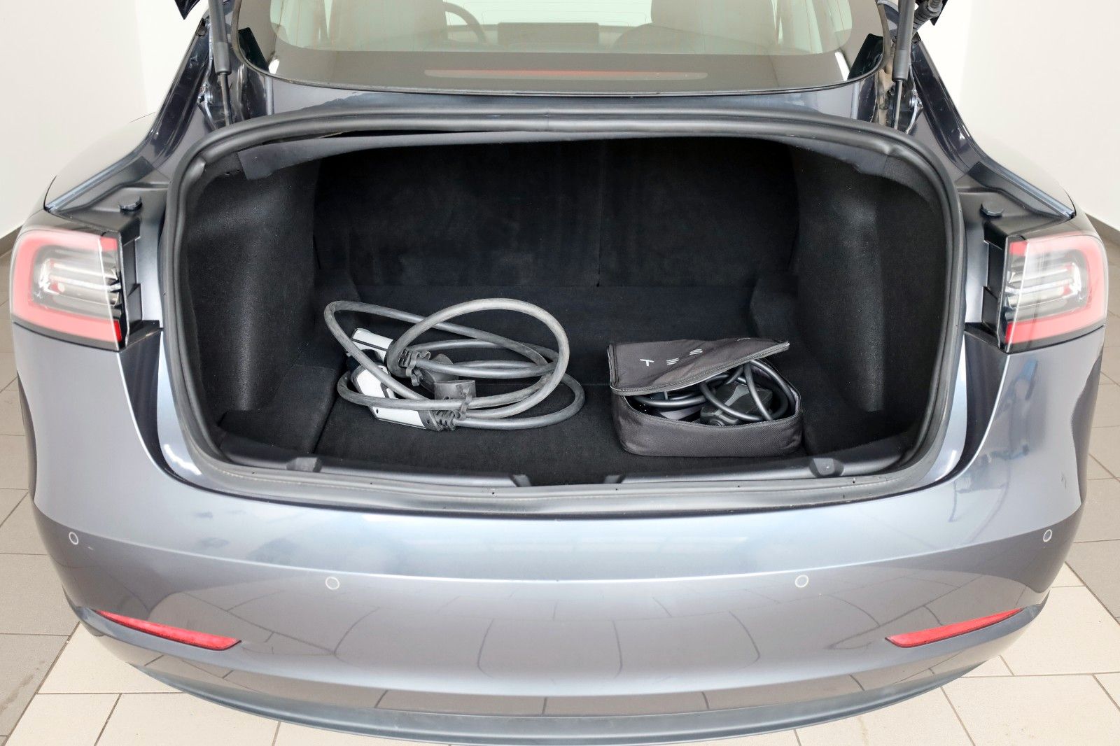 Fahrzeugabbildung Tesla Model 3 Standard Range Plus,Leder,Kamera,SH,Pano