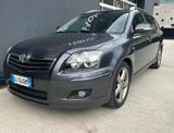 Toyota Avensis 2.2 D-4D 16V Station Wagon - Toyota Avensis aus 2007 mit Diesel-Antrieb
