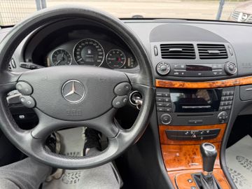 Mercedes E 200 - 4