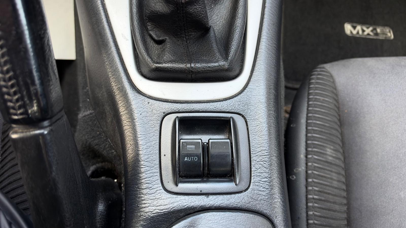 MAZDA MX5 HARDTOP - 1.6 16V 110 ch - 149 000KMS