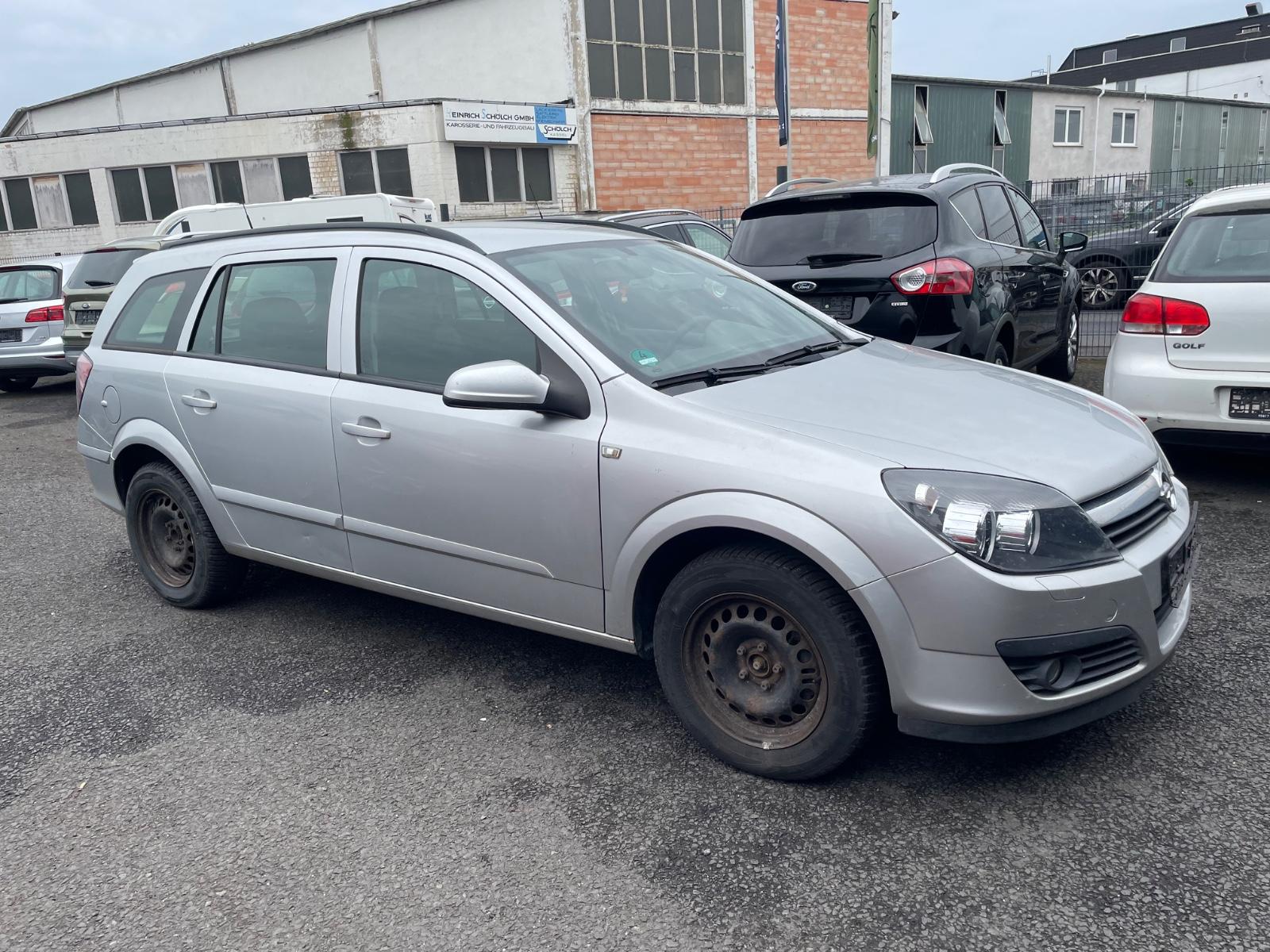 Opel Astra 2006 — rear view