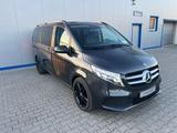 Mercedes-Benz V 300 LANG AIRMATIC PANO LIEGEPAKET EL.TÜREN AHK - Mercedes-Benz V 300: Vollleder, Van