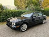 Jaguar XJ8 4.2 Liter - - schwarze Jaguar XJ8