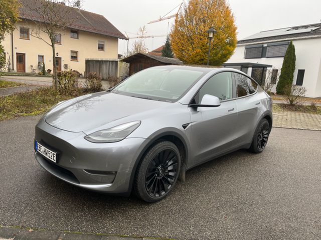 Tesla Model Y Long Range Dual AWD