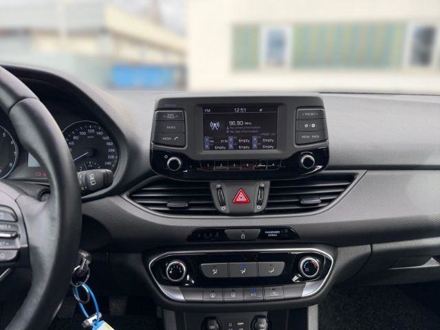 Fahrzeugabbildung Hyundai i30 Select 1.4 +KLIMA+RADIO+BLUETOOTH+PDC+UVM+