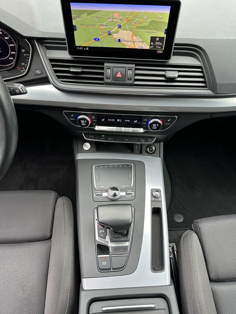 Fahrzeugabbildung Audi Q5 50 TFSI e Qu S-Line NAV+LED+AHK+ACC+KAM+VCOCK
