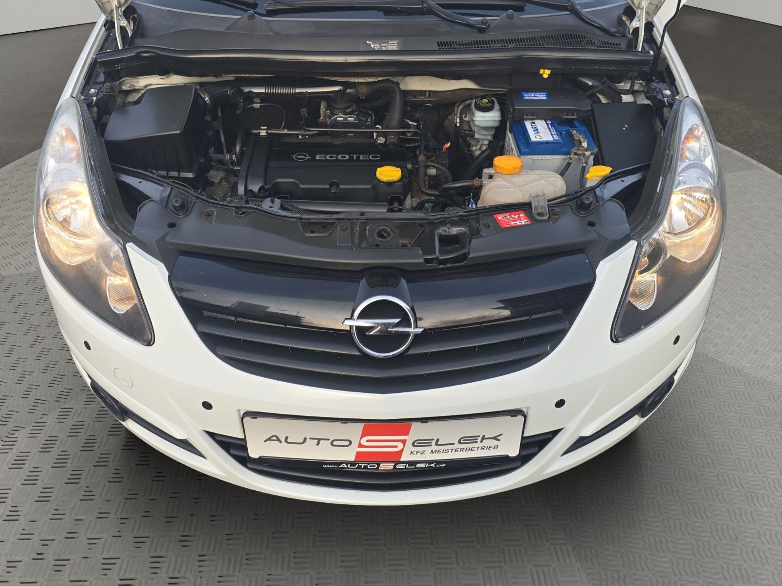 Fahrzeugabbildung Opel Corsa D Color Edition