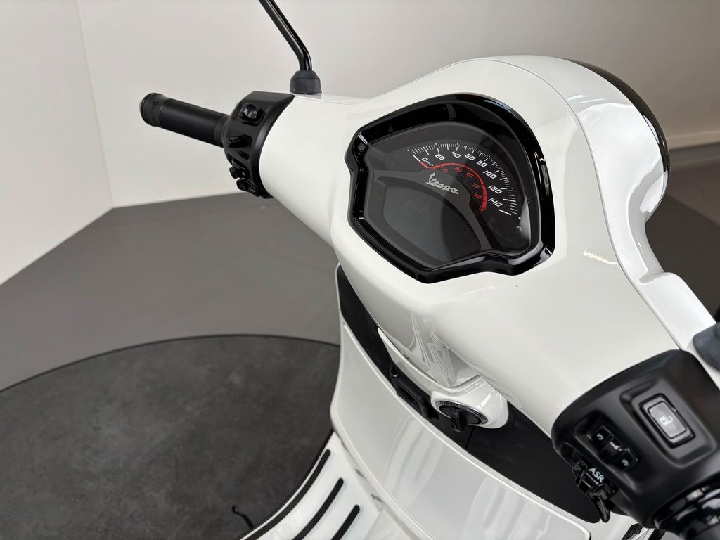 Fahrzeugabbildung Vespa GTS 125 SuperSport E5+ *NEUFAHRZEUG*