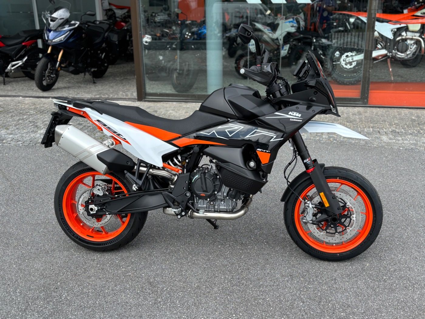 Fahrzeugabbildung KTM 890 SMT Modell 2024 4 Jahre Garantie