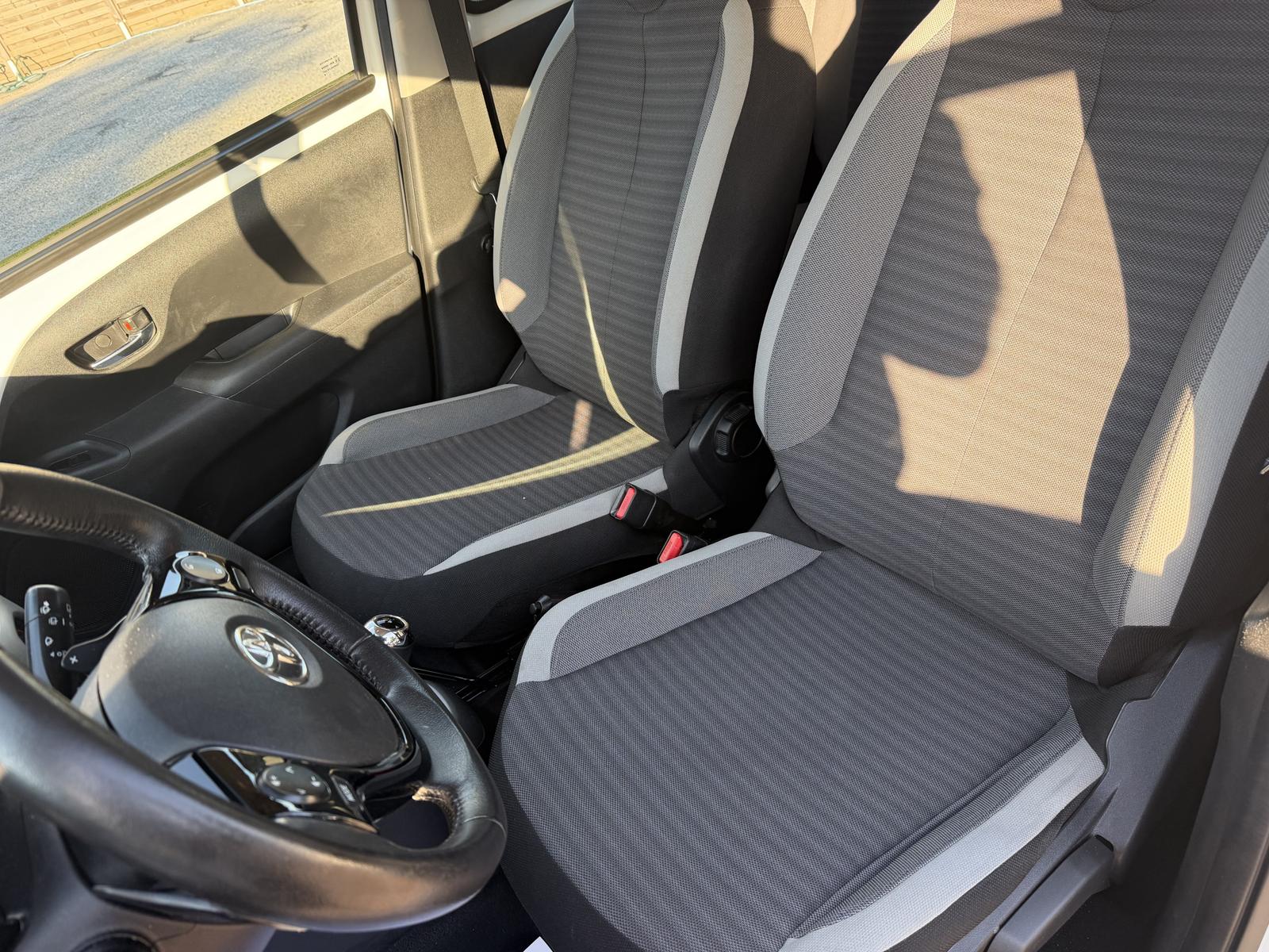 Toyota AYGO TEAM-D/KAMERA/KLIMA/AUTOMATIK/62TKM/1.HD