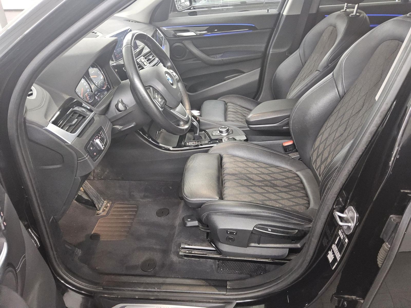 BMW X1 sDrive18d X-Line Navi LED T-Leder HiFi RFK foto 8