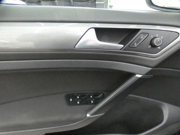 Volkswagen Golf - 11