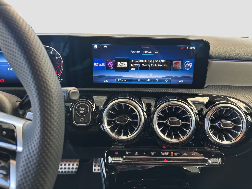 Fahrzeugabbildung Mercedes-Benz A 200 AMG Line*Night Paket*Kamera*KEYLESS-GO